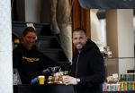 Amsterdam 18 april 2020
Johnny Heitinga haalt koffietje op straat