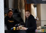 Amsterdam 18 april 2020
Johnny Heitinga haalt koffietje op straat