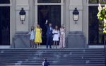 Den Haag 27 april 2020
ivm het corona virus is koningsdag in Maastricht afgelast en vieren Koning Willem Alexander Koningin Maxim en hun dochter prinses Amalia en Ariane de verjaardag van WA op paleis huis ten Bosch.