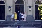 Den Haag 27 april 2020
ivm het corona virus is koningsdag in Maastricht afgelast en vieren Koning Willem Alexander Koningin Maxim en hun dochter prinses Amalia en Ariane de verjaardag van WA op paleis huis ten Bosch.
