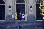Den Haag 27 april 2020
ivm het corona virus is koningsdag in Maastricht afgelast en vieren Koning Willem Alexander Koningin Maxim en hun dochter prinses Amalia en Ariane de verjaardag van WA op paleis huis ten Bosch.