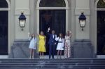 Den Haag 27 april 2020
ivm het corona virus is koningsdag in Maastricht afgelast en vieren Koning Willem Alexander Koningin Maxim en hun dochter prinses Amalia en Ariane de verjaardag van WA op paleis huis ten Bosch.