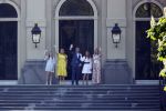 Den Haag 27 april 2020
ivm het corona virus is koningsdag in Maastricht afgelast en vieren Koning Willem Alexander Koningin Maxim en hun dochter prinses Amalia en Ariane de verjaardag van WA op paleis huis ten Bosch.