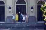 Den Haag 27 april 2020
ivm het corona virus is koningsdag in Maastricht afgelast en vieren Koning Willem Alexander Koningin Maxim en hun dochter prinses Amalia en Ariane de verjaardag van WA op paleis huis ten Bosch.