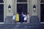 Den Haag 27 april 2020
ivm het corona virus is koningsdag in Maastricht afgelast en vieren Koning Willem Alexander Koningin Maxim en hun dochter prinses Amalia en Ariane de verjaardag van WA op paleis huis ten Bosch.
