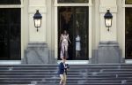 Den Haag 27 april 2020
ivm het corona virus is koningsdag in Maastricht afgelast en vieren Koning Willem Alexander Koningin Maxim en hun dochter prinses Amalia en Ariane de verjaardag van WA op paleis huis ten Bosch.