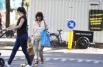 Amsterdam 21 april 2020
Linda v Dijck doet boodschappen op de cornelis schuytstraat.