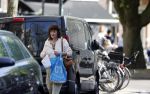 Amsterdam 21 april 2020
Linda v Dijck doet boodschappen op de cornelis schuytstraat.