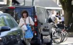 Amsterdam 21 april 2020
Linda v Dijck doet boodschappen op de cornelis schuytstraat.