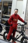 Amsterdam 25 april 2020
Martijn Lusink als fietskoerier voor OGER