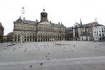 Amsterdam 26 april 2020
Amsterdam is uitgestorven in corona tijd. Bij het paleis op de Dam het Rijksmuseum de grachten de leidsestraat Leidseplein Rembrandtplein etc lopen bijna geen mensen.
