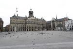 Amsterdam 26 april 2020
Amsterdam is uitgestorven in corona tijd. Bij het paleis op de Dam het Rijksmuseum de grachten de leidsestraat Leidseplein Rembrandtplein etc lopen bijna geen mensen.