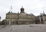 Amsterdam 26 april 2020
Amsterdam is uitgestorven in corona tijd. Bij het paleis op de Dam het Rijksmuseum de grachten de leidsestraat Leidseplein Rembrandtplein etc lopen bijna geen mensen.