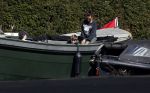 Amsterdam 19 april 2020
Prins Bernhard Prinses Annette en hun kinderen aan het varen op de grachten van Amsterdam . Ze varen in een groene waterdream ( Merk van Prins Bernhard)