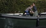 Amsterdam 19 april 2020
Prins Bernhard Prinses Annette en hun kinderen aan het varen op de grachten van Amsterdam . Ze varen in een groene waterdream ( Merk van Prins Bernhard)