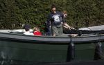 Amsterdam 19 april 2020
Prins Bernhard Prinses Annette en hun kinderen aan het varen op de grachten van Amsterdam . Ze varen in een groene waterdream ( Merk van Prins Bernhard)