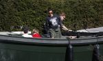 Amsterdam 19 april 2020
Prins Bernhard Prinses Annette en hun kinderen aan het varen op de grachten van Amsterdam . Ze varen in een groene waterdream ( Merk van Prins Bernhard)