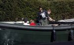 Amsterdam 19 april 2020
Prins Bernhard Prinses Annette en hun kinderen aan het varen op de grachten van Amsterdam . Ze varen in een groene waterdream ( Merk van Prins Bernhard)