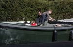 Amsterdam 19 april 2020
Prins Bernhard Prinses Annette en hun kinderen aan het varen op de grachten van Amsterdam . Ze varen in een groene waterdream ( Merk van Prins Bernhard)