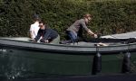 Amsterdam 19 april 2020
Prins Bernhard Prinses Annette en hun kinderen aan het varen op de grachten van Amsterdam . Ze varen in een groene waterdream ( Merk van Prins Bernhard)