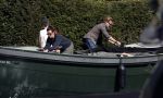 Amsterdam 19 april 2020
Prins Bernhard Prinses Annette en hun kinderen aan het varen op de grachten van Amsterdam . Ze varen in een groene waterdream ( Merk van Prins Bernhard)
