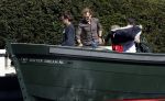 Amsterdam 19 april 2020
Prins Bernhard Prinses Annette en hun kinderen aan het varen op de grachten van Amsterdam . Ze varen in een groene waterdream ( Merk van Prins Bernhard)