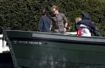 Amsterdam 19 april 2020
Prins Bernhard Prinses Annette en hun kinderen aan het varen op de grachten van Amsterdam . Ze varen in een groene waterdream ( Merk van Prins Bernhard)
