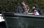 Amsterdam 19 april 2020
Prins Bernhard Prinses Annette en hun kinderen aan het varen op de grachten van Amsterdam . Ze varen in een groene waterdream ( Merk van Prins Bernhard)