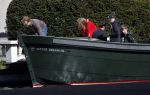 Amsterdam 19 april 2020
Prins Bernhard Prinses Annette en hun kinderen aan het varen op de grachten van Amsterdam . Ze varen in een groene waterdream ( Merk van Prins Bernhard)