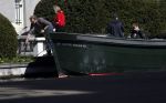 Amsterdam 19 april 2020
Prins Bernhard Prinses Annette en hun kinderen aan het varen op de grachten van Amsterdam . Ze varen in een groene waterdream ( Merk van Prins Bernhard)