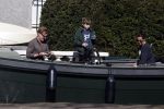 Amsterdam 19 april 2020
Prins Bernhard Prinses Annette en hun kinderen aan het varen op de grachten van Amsterdam . Ze varen in een groene waterdream ( Merk van Prins Bernhard)