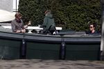 Amsterdam 19 april 2020
Prins Bernhard Prinses Annette en hun kinderen aan het varen op de grachten van Amsterdam . Ze varen in een groene waterdream ( Merk van Prins Bernhard)