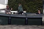 Amsterdam 19 april 2020
Prins Bernhard Prinses Annette en hun kinderen aan het varen op de grachten van Amsterdam . Ze varen in een groene waterdream ( Merk van Prins Bernhard)