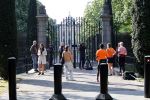 Den Haag 27 april 2020
ivm het corona virus is koningsdag in Maastricht afgelast en vieren Koning Willem Alexander Koningin Maxim en hun dochter prinses Amalia en Ariane de verjaardag van WA op paleis huis ten Bosch. Publiek zingt het wilhemus