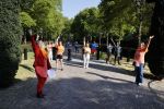 Den Haag 27 april 2020
ivm het corona virus is koningsdag in Maastricht afgelast en vieren Koning Willem Alexander Koningin Maxim en hun dochter prinses Amalia en Ariane de verjaardag van WA op paleis huis ten Bosch. Publiek zingt het wilhemus