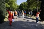 Den Haag 27 april 2020
ivm het corona virus is koningsdag in Maastricht afgelast en vieren Koning Willem Alexander Koningin Maxim en hun dochter prinses Amalia en Ariane de verjaardag van WA op paleis huis ten Bosch. Publiek zingt het wilhemus