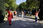 Den Haag 27 april 2020
ivm het corona virus is koningsdag in Maastricht afgelast en vieren Koning Willem Alexander Koningin Maxim en hun dochter prinses Amalia en Ariane de verjaardag van WA op paleis huis ten Bosch. Publiek zingt het wilhemus