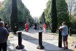 Den Haag 27 april 2020
ivm het corona virus is koningsdag in Maastricht afgelast en vieren Koning Willem Alexander Koningin Maxim en hun dochter prinses Amalia en Ariane de verjaardag van WA op paleis huis ten Bosch. Publiek zingt het wilhemus