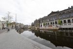 Amsterdam 26 april 2020
Amsterdam is uitgestorven in corona tijd. Bij het paleis op de Dam het Rijksmuseum de grachten de leidsestraat Leidseplein Rembrandtplein etc lopen bijna geen mensen.. Rederij Kooij ( rondvaartboten )