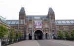 Amsterdam 26 april 2020
Amsterdam is uitgestorven in corona tijd. Bij het paleis op de Dam het Rijksmuseum de grachten de leidsestraat Leidseplein Rembrandtplein etc lopen bijna geen mensen.