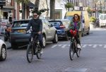Amsterdam 15 april 2020
Ruud Gullit en zijn vriendin Karin nde Rooij op de fiets in Amsterdam zuid