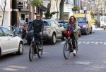 Amsterdam 15 april 2020
Ruud Gullit en zijn vriendin Karin nde Rooij op de fiets in Amsterdam zuid