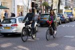 Amsterdam 15 april 2020
Ruud Gullit en zijn vriendin Karin nde Rooij op de fiets in Amsterdam zuid