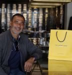 Amsterdam 20 april 2020
Ruud Gullit aan het winkelen bij the society shop .
