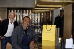 Amsterdam 20 april 2020
Ruud Gullit aan het winkelen bij the society shop .