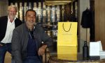 Amsterdam 20 april 2020
Ruud Gullit aan het winkelen bij the society shop .
