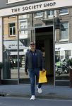Amsterdam 20 april 2020
Ruud Gullit aan het winkelen bij the society shop .
