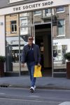 Amsterdam 20 april 2020
Ruud Gullit aan het winkelen bij the society shop .