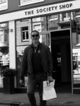 Amsterdam 20 april 2020
Ruud Gullit aan het winkelen bij the society shop .