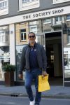 Amsterdam 20 april 2020
Ruud Gullit aan het winkelen bij the society shop .